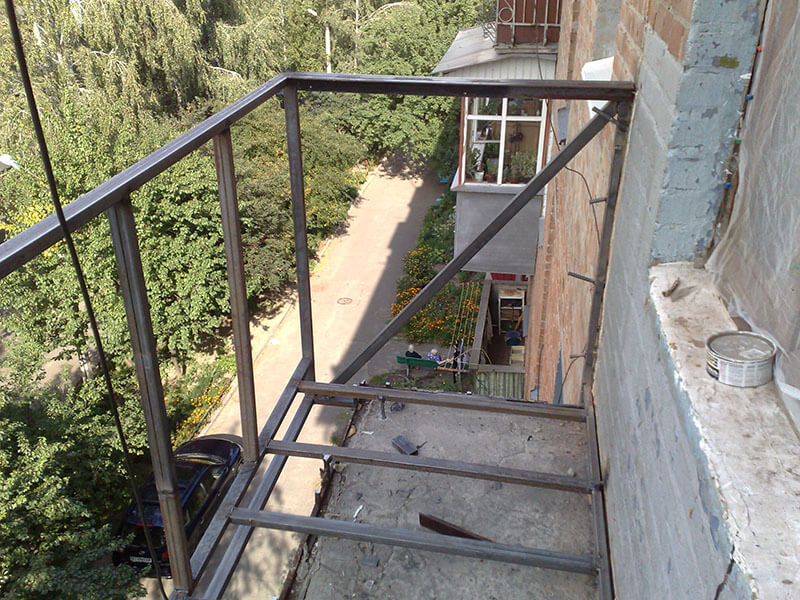 Розширення балконної плити